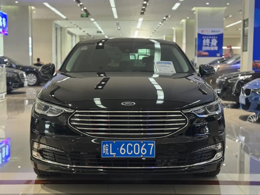 Ford Taurus 2021
