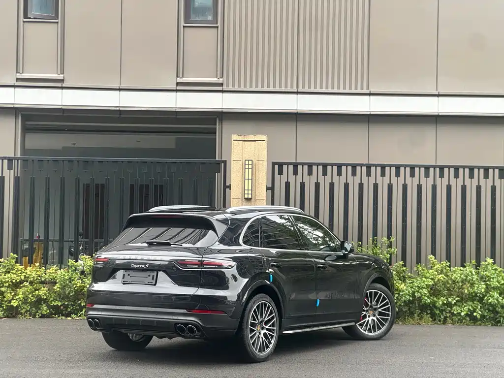Porsche Cayenne 2022