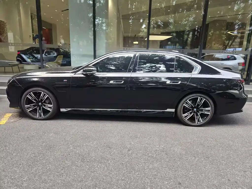 BMW i7 2024