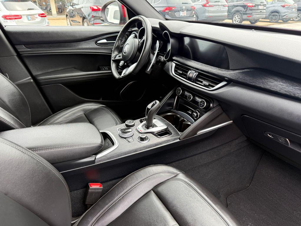 Alfa Romeo Stelvio 2023