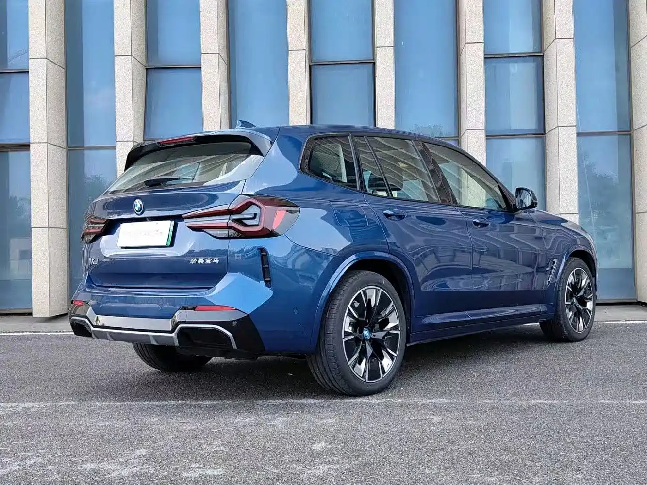 BMW iX3 2024