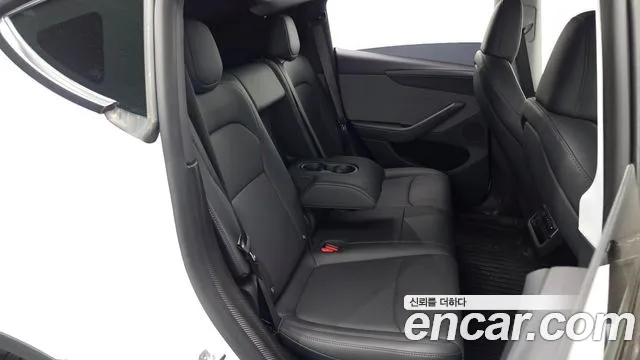 Tesla Model Y 2025