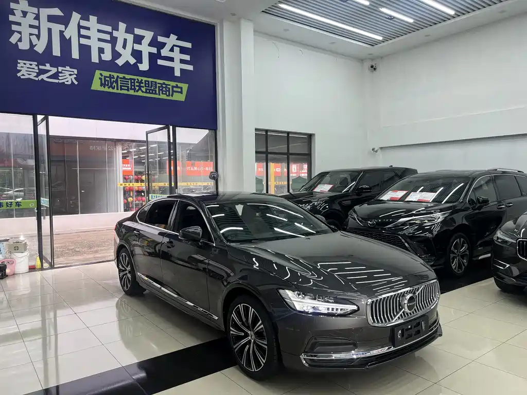 Volvo S90 2025