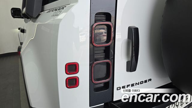 Land Rover Defender 2023