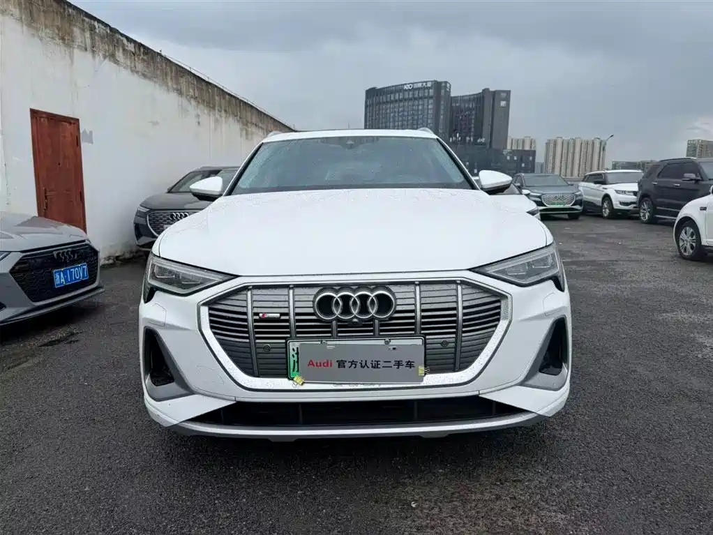 Audi e-tron 2023