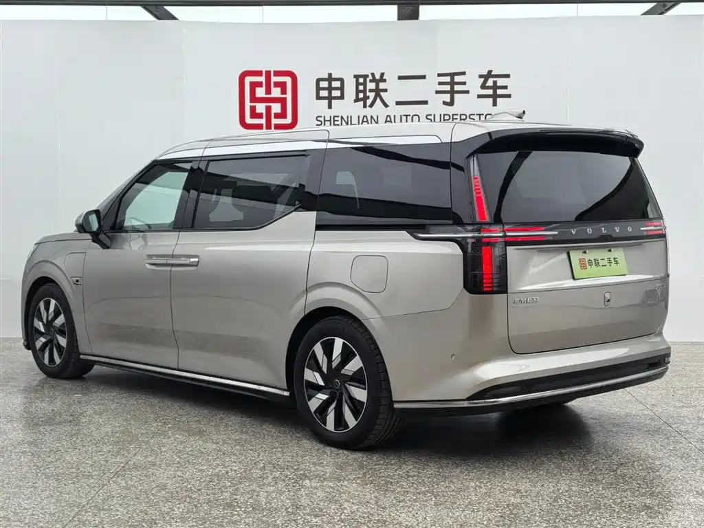 Volvo EM90 2024