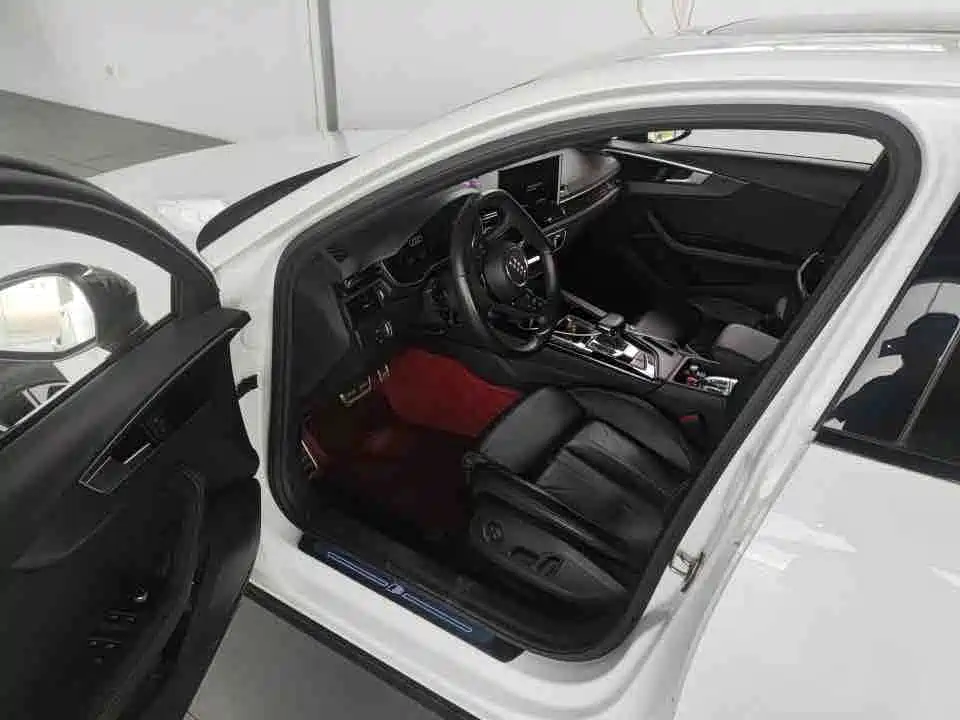 Audi A4 2023