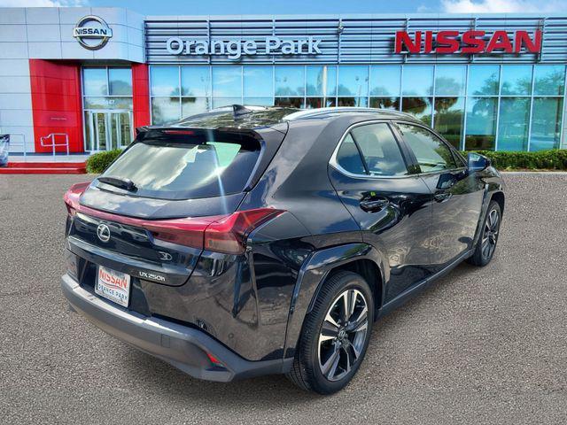 Lexus UX 2024