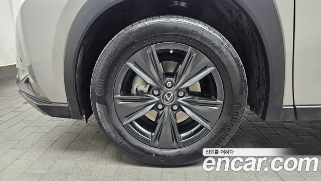 Lexus UX 2023