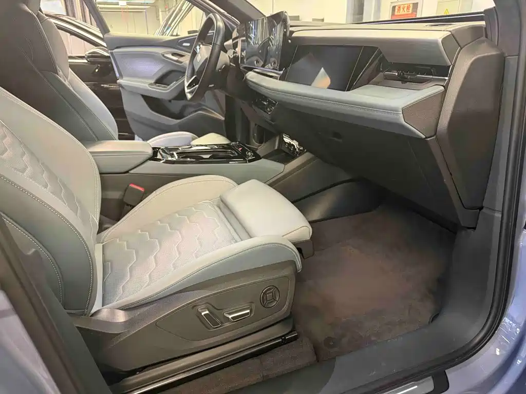 Audi e-tron 2025