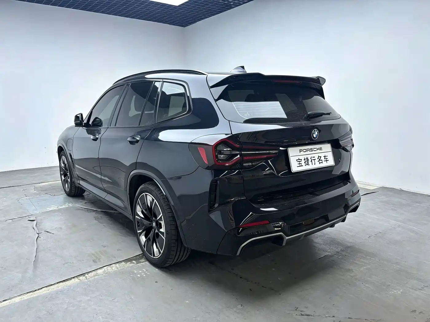 BMW iX3 2025