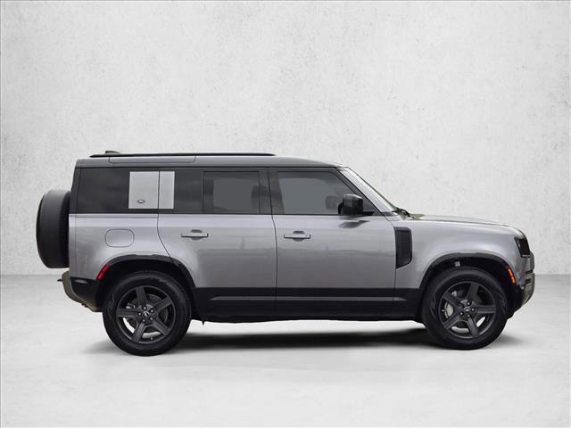 Land Rover Defender 2024