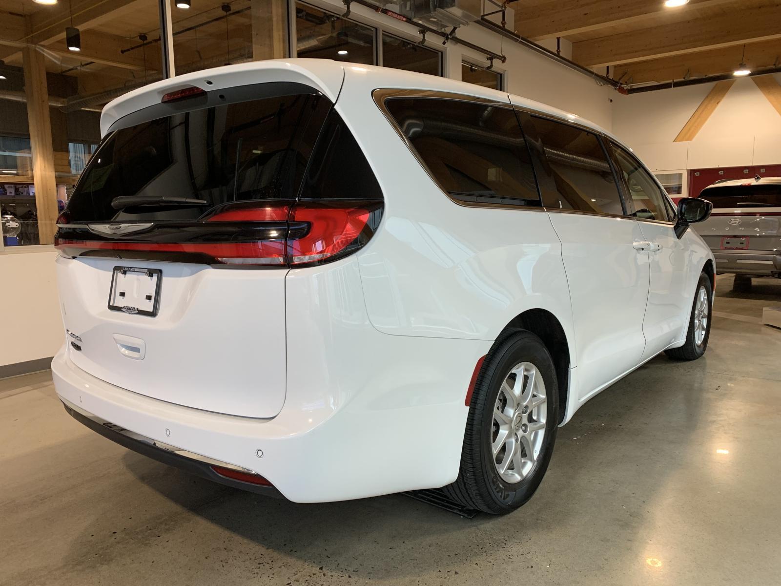 Chrysler Pacifica 2024