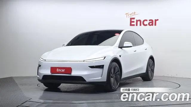 Tesla Model Y 2025