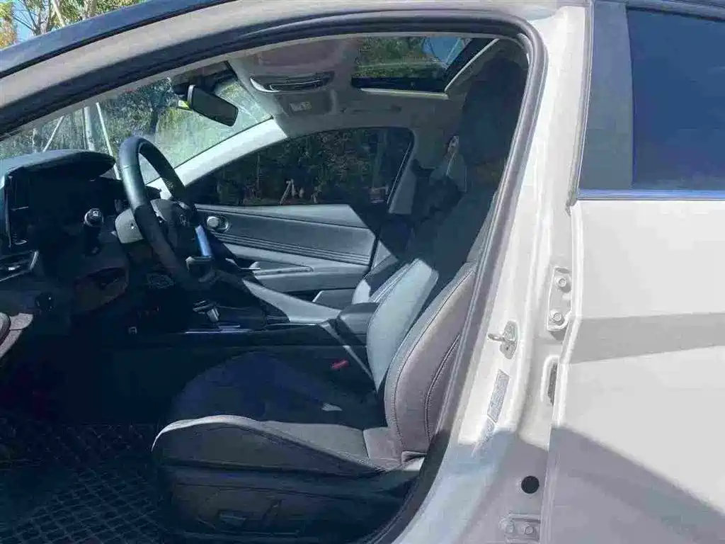 Hyundai Elantra 2022