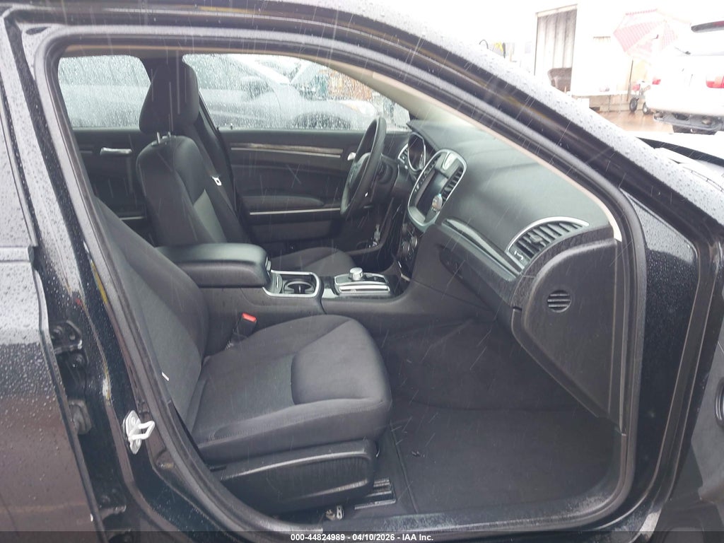 Chrysler 300 2022
