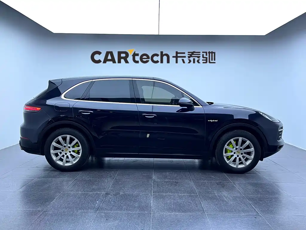 Porsche Cayenne 2021