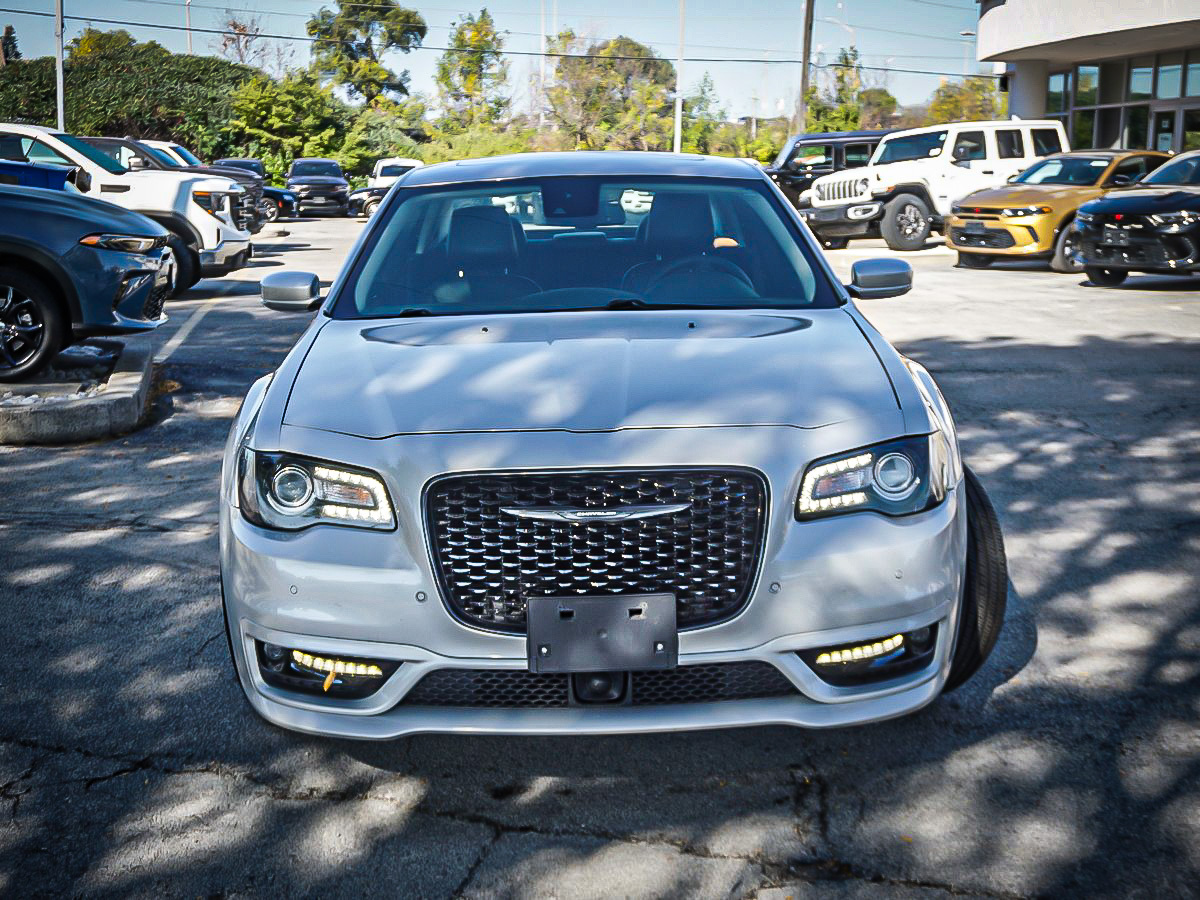 Chrysler 300 2023