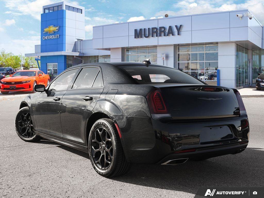 Chrysler 300 2023