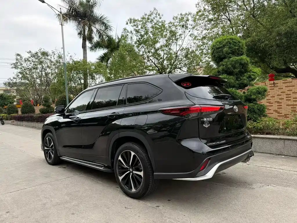 Toyota Crown Kluger 2023