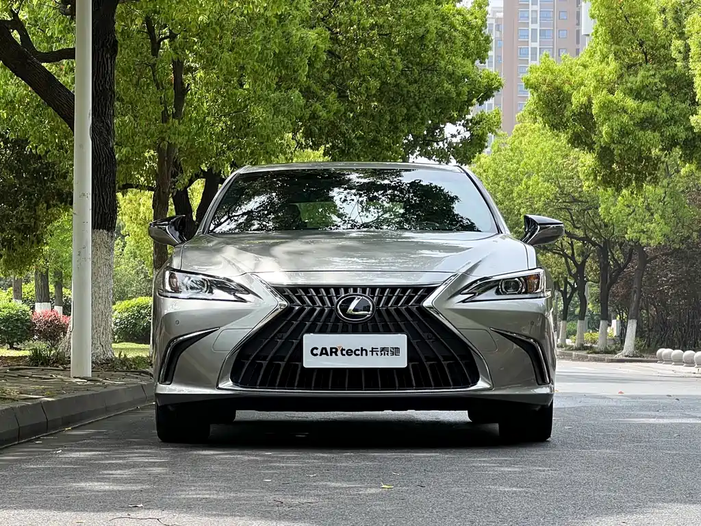 Lexus ES 2024