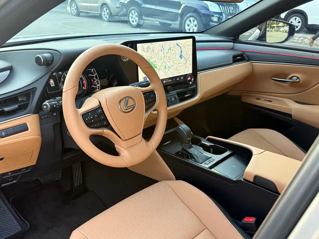 Lexus ES 2025