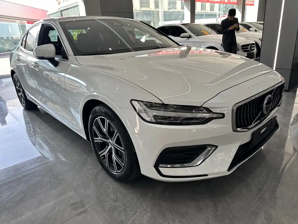 Volvo S60 2023