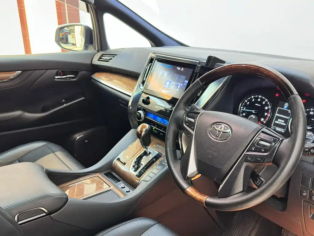 Toyota Alphard 2025