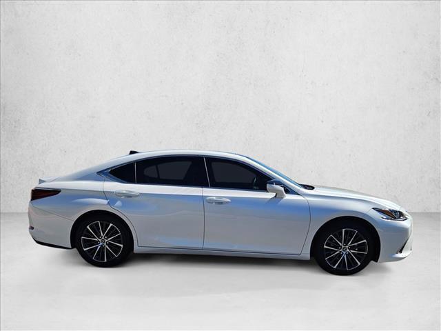 Lexus ES 2025