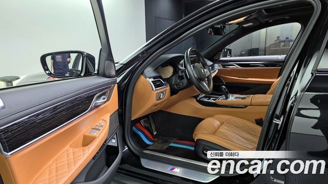BMW 7 серии 2021