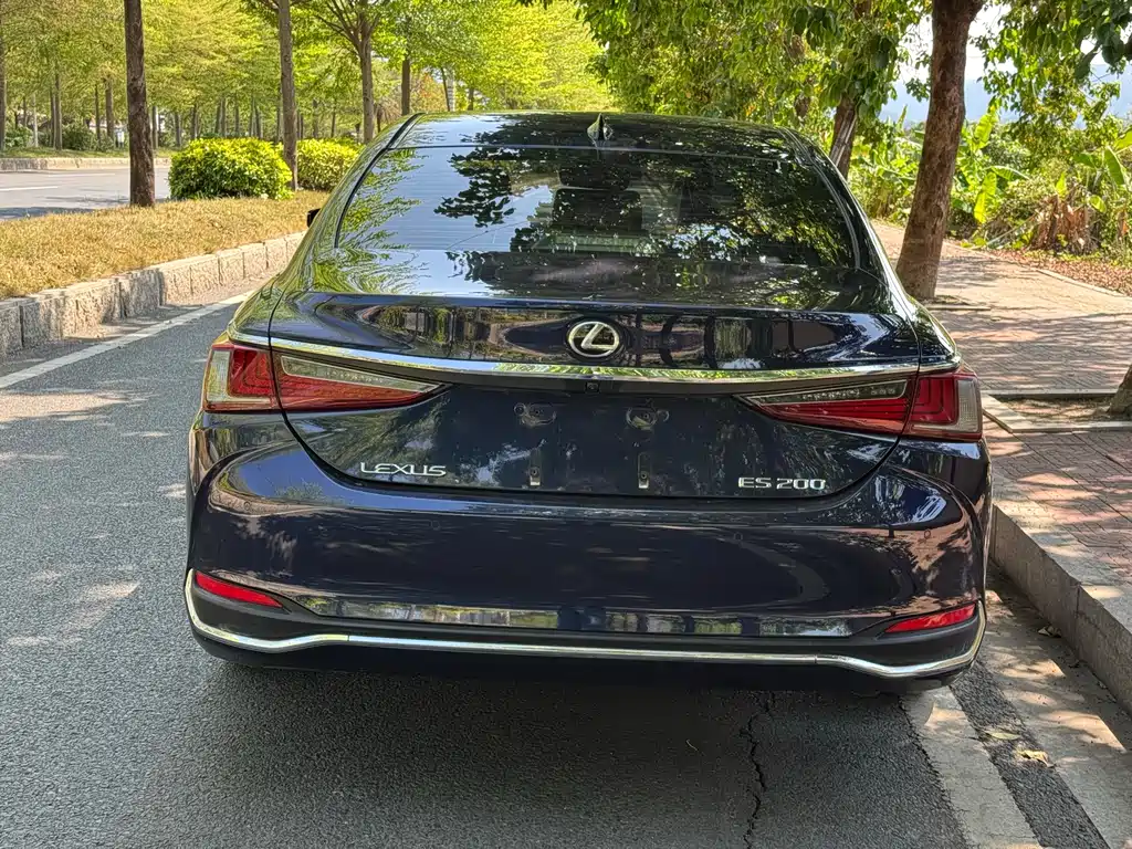 Lexus ES 2022