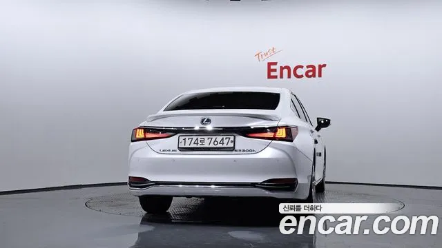 Lexus ES 2020