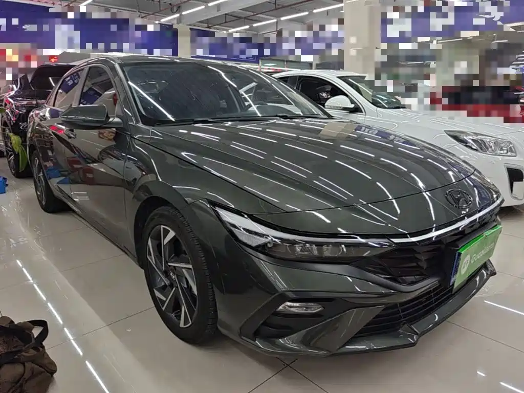 Hyundai Elantra 2025
