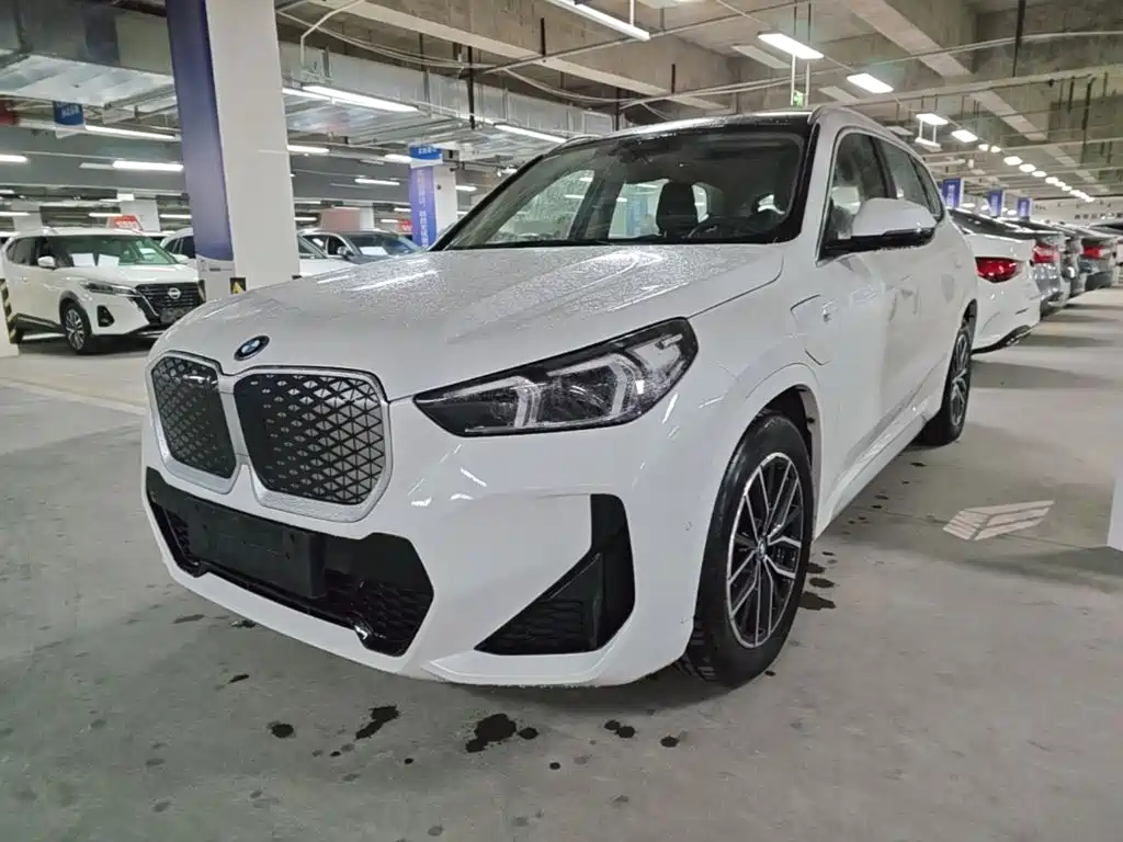 BMW iX1 2025
