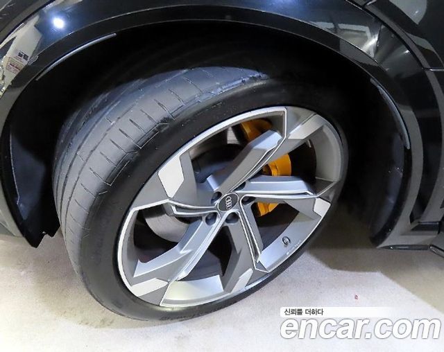 Audi e-tron 2023