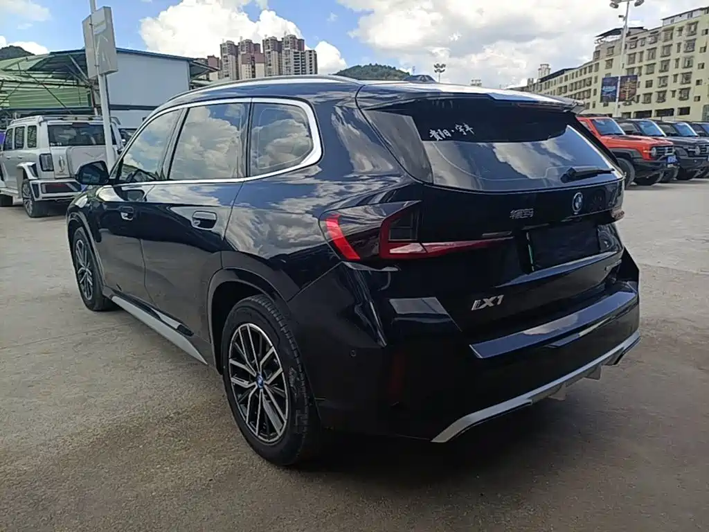 BMW iX1 2024