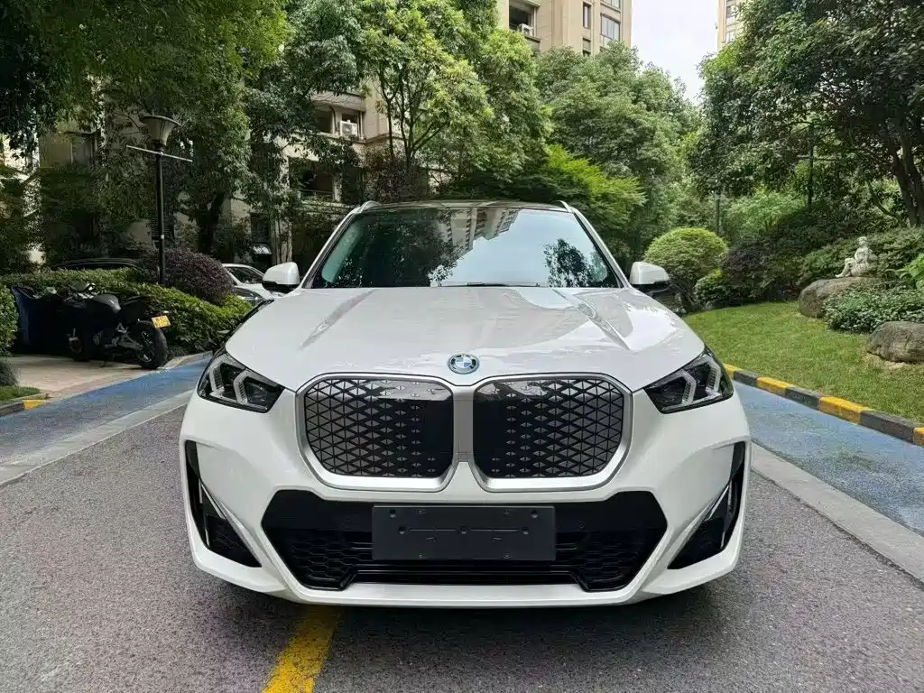BMW iX1 2024
