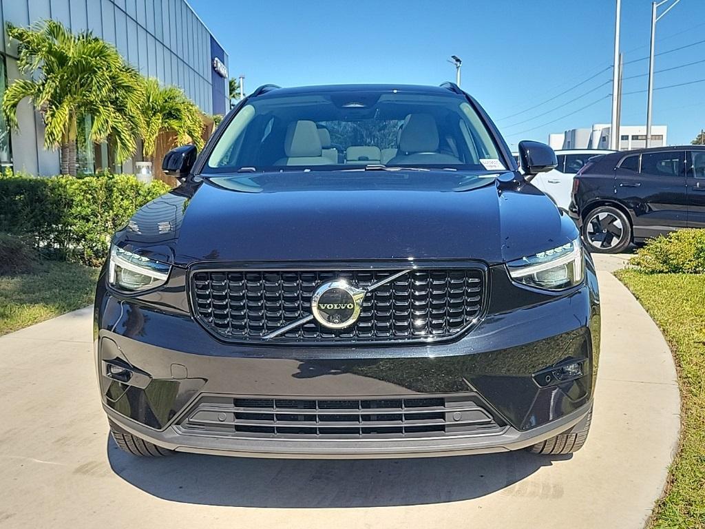 Volvo XC40 2025