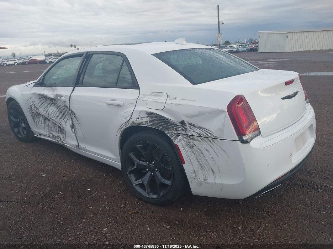 Chrysler 300 2023