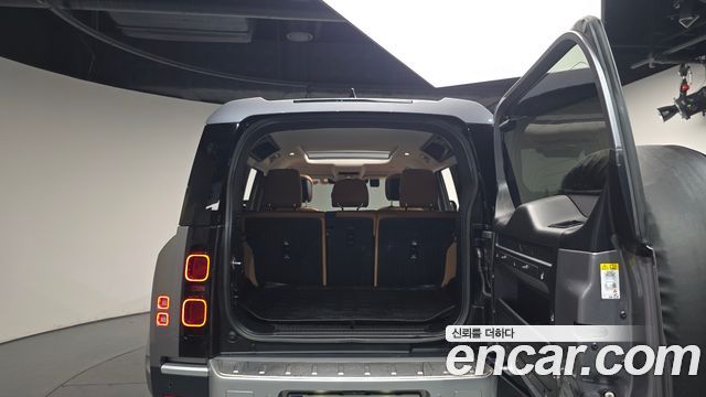 Land Rover Defender 2023