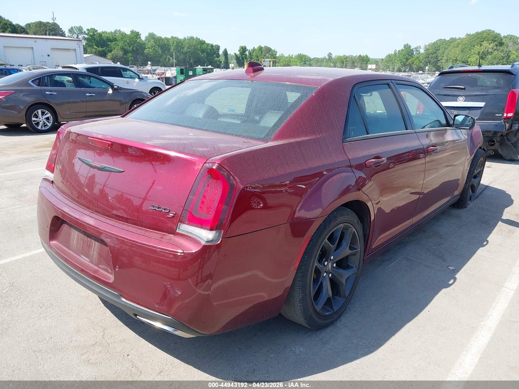 Chrysler 300 2021
