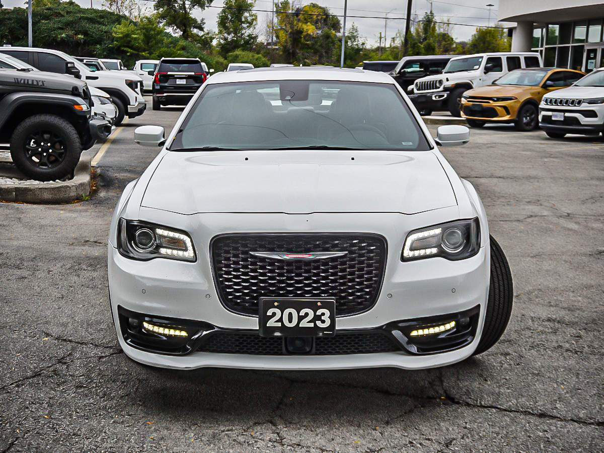 Chrysler 300 2023
