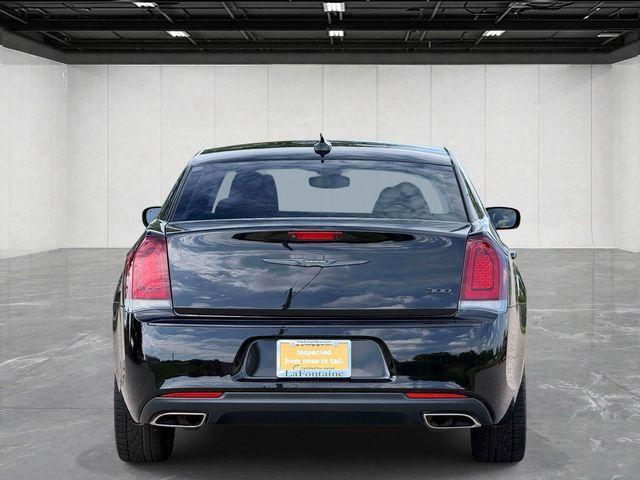 Chrysler 300 2023