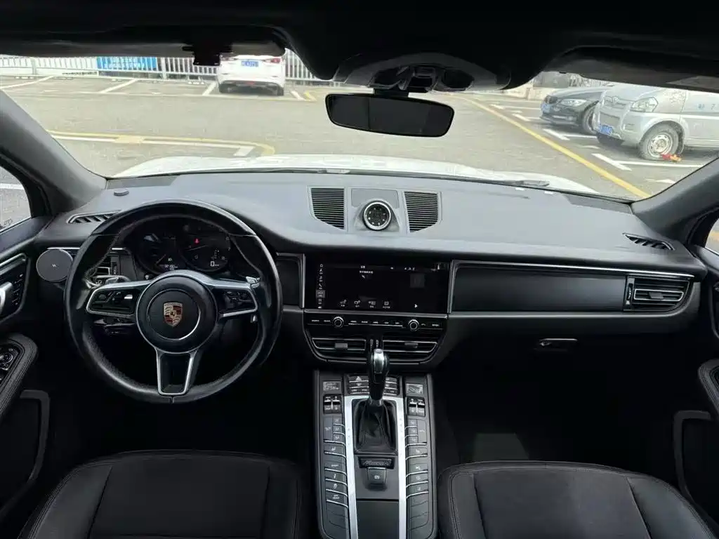 Porsche Macan 2021