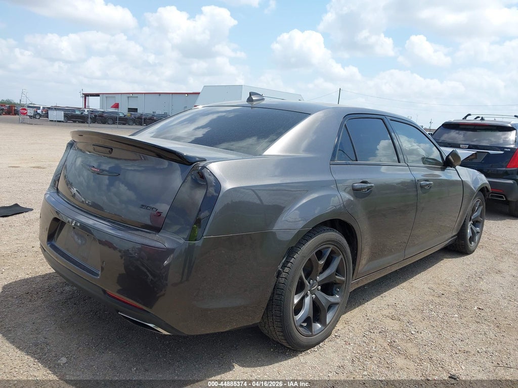 Chrysler 300 2023