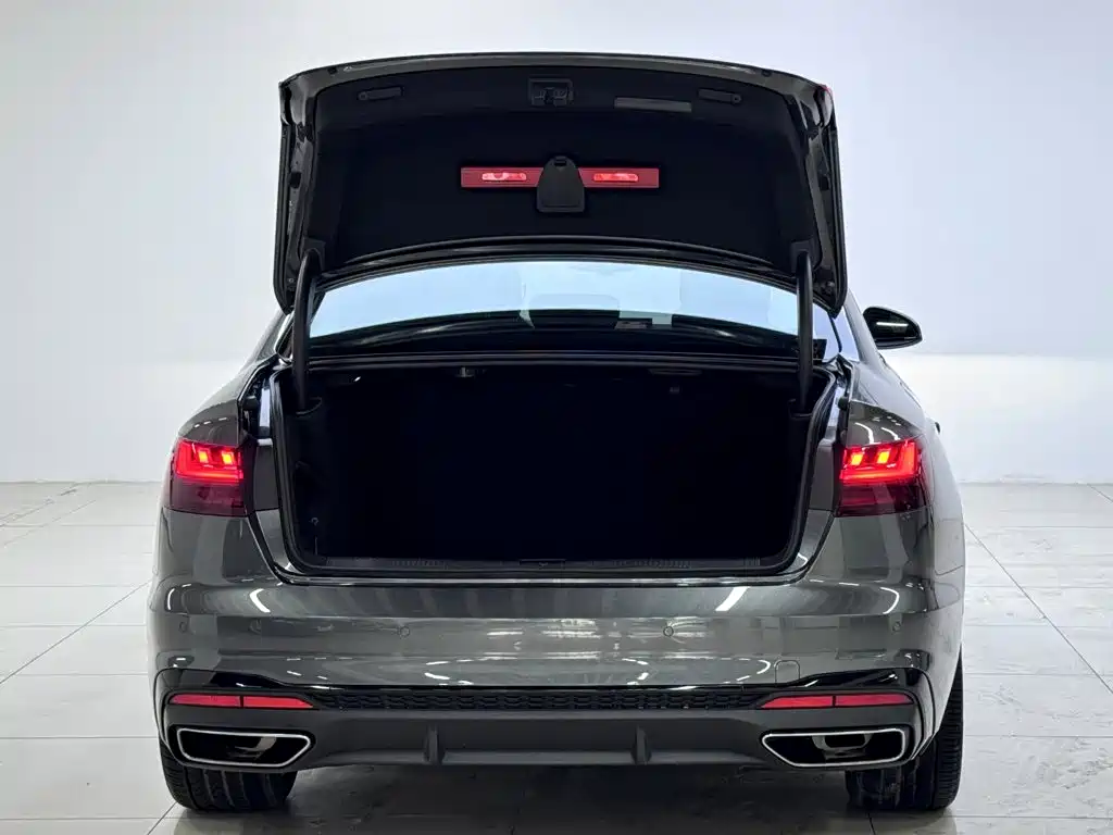 Audi A4 2023