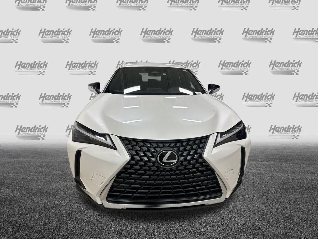 Lexus UX 2025
