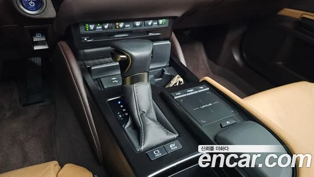 Lexus ES 2021