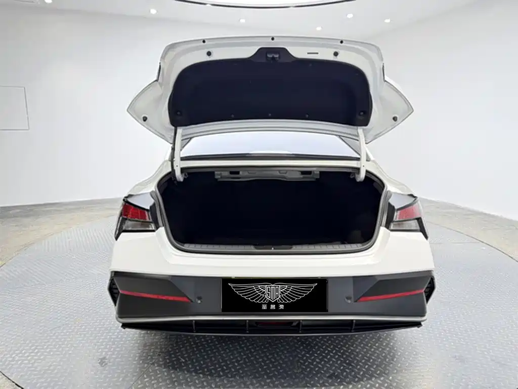 Hyundai Elantra 2025