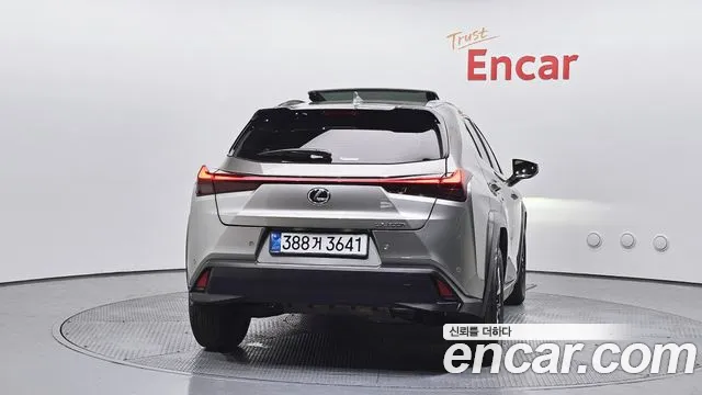 Lexus UX 2024